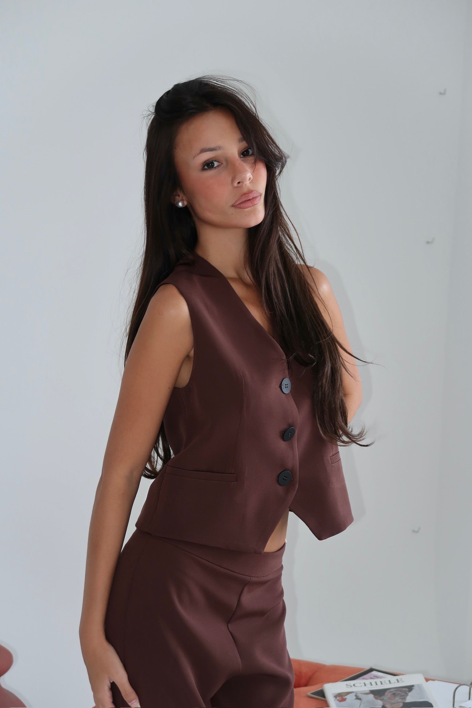 CHALECO LYANNA MARRON