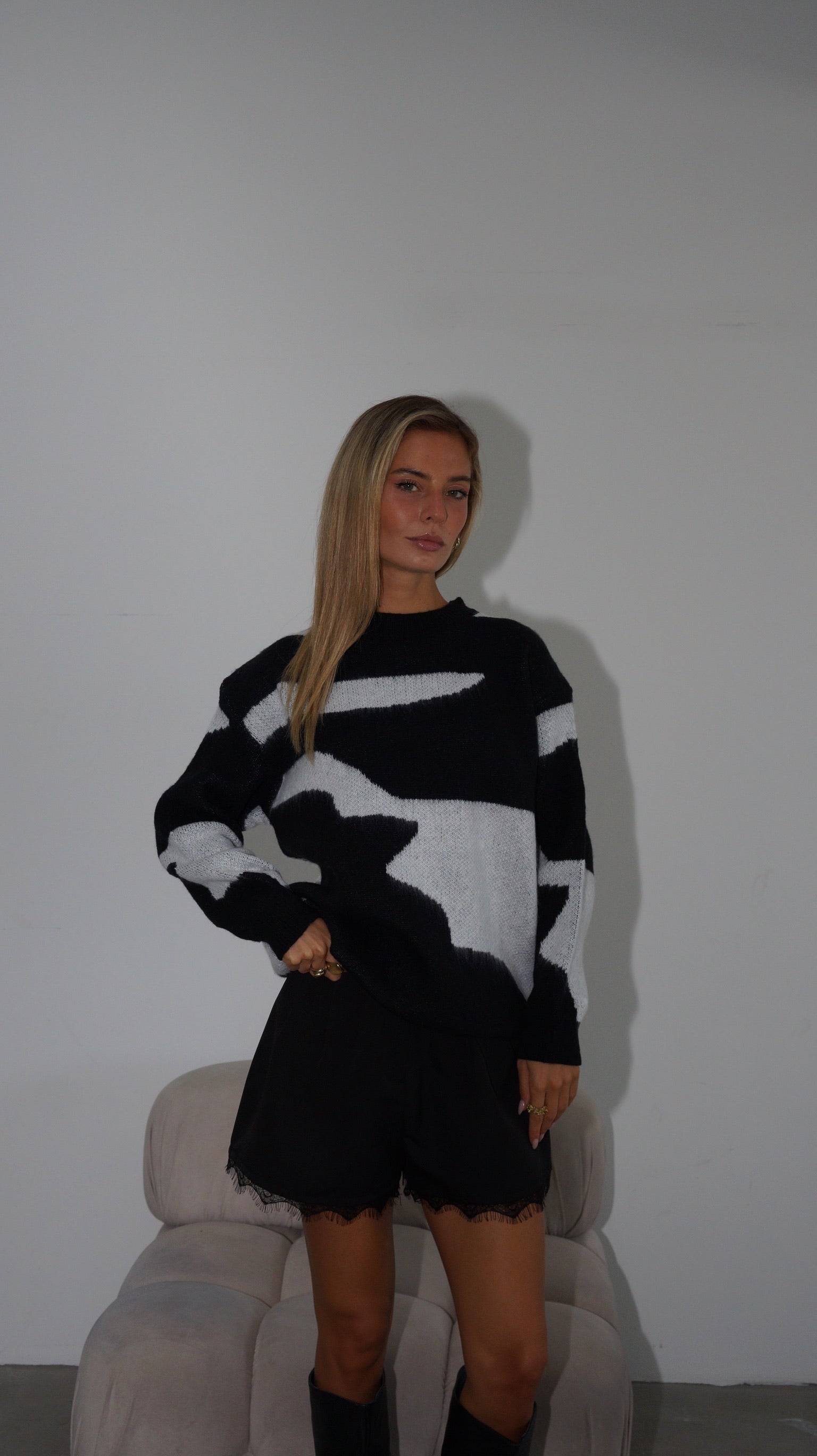 SWEATER MOON NEGRO